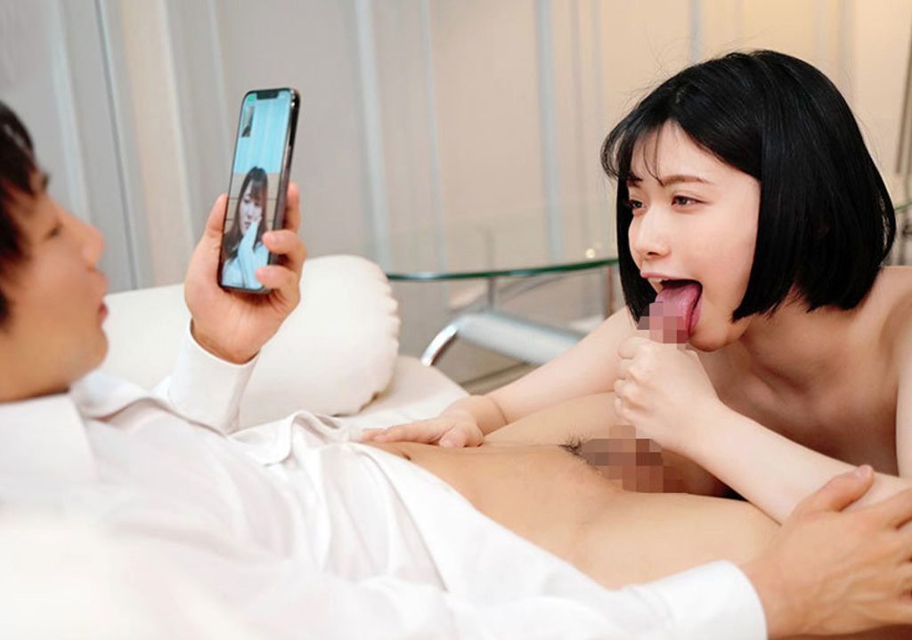 彼女とリモート通話中にヤリマン同僚OLが嫉妬で…こっそり即尺イタズラ♡小悪魔すぎる可愛いビッチと即ハメ連続射精の浮気SEX