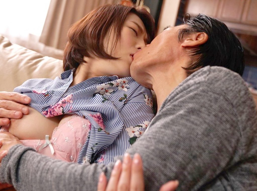 あっ…こんなの…久しぶり…ぃ♡欲求不満の清楚な人妻が…夫の旧知の絶倫中年オヤジになし崩しの寝取られ～背徳の裏切り姦♡