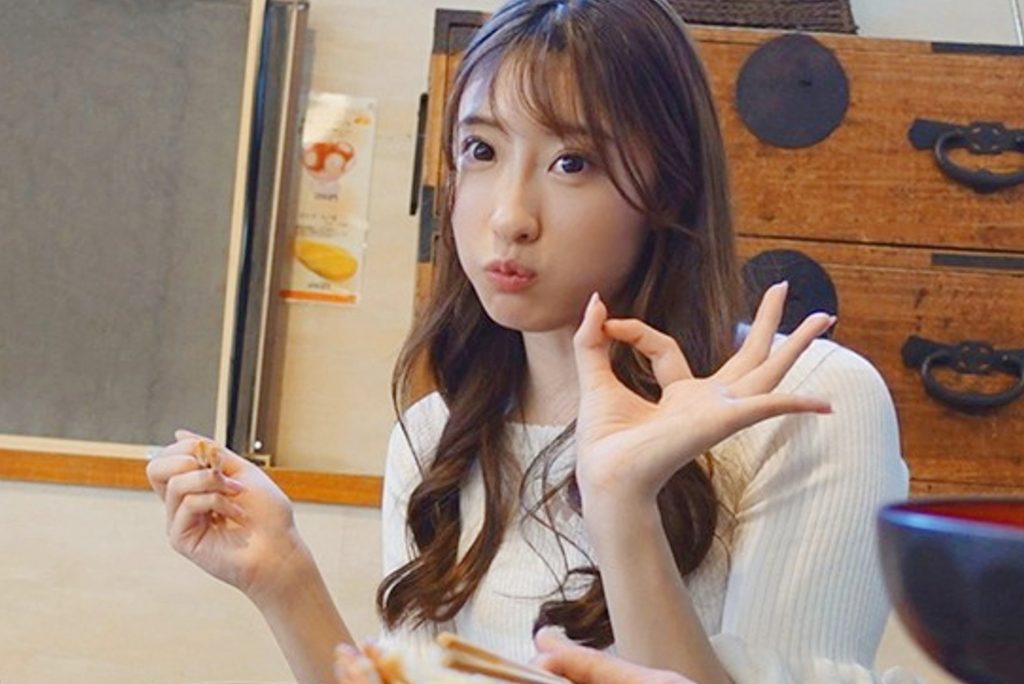 美乳おっぱいのスレンダー美少女と二人っきりで温泉ヤリ旅～絶倫すぎるヤリチン竿師とメス顔丸出し本能優先のハメ撮りSEX