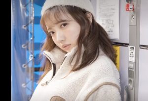 中年オヤジの心をくすぐる…低身長のBカップ～貧乳スレンダーのエモい美少女が竿師チンポと初SEXで赤面＆発情のAVデビュー♡