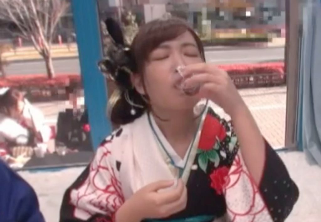 ヤバぁ…飲み過ぎぃ？♡テキーラで泥酔酩酊～晴れ着姿の同級生がHなゲームで強制発情～友達同士で生姦即ハメSEXでカップル誕生