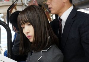 清純そうな制服ロリ少女を狙ったはずが…まさかの反撃の脅迫&逆セクハラされた変態オジサン♡強制勃起&説教射精のドS責め