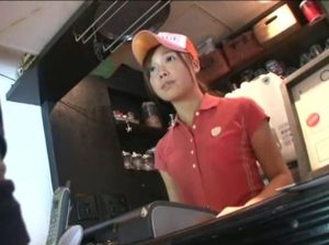 ちょ今ダメ…ぇ…ああん♡接客中にイジられ海綿体が充血コリコリ♡バイト中に羞恥プレイのセクハラ痴漢でヌルヌル…即ハメ姦