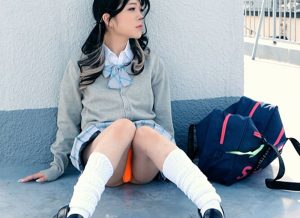 太もも生足で絶対領域をチラ見せ露出～クッソ可愛い美少女ビッチが中年相手に小悪魔誘惑♡初老オヤジを翻弄の即ハメ姦