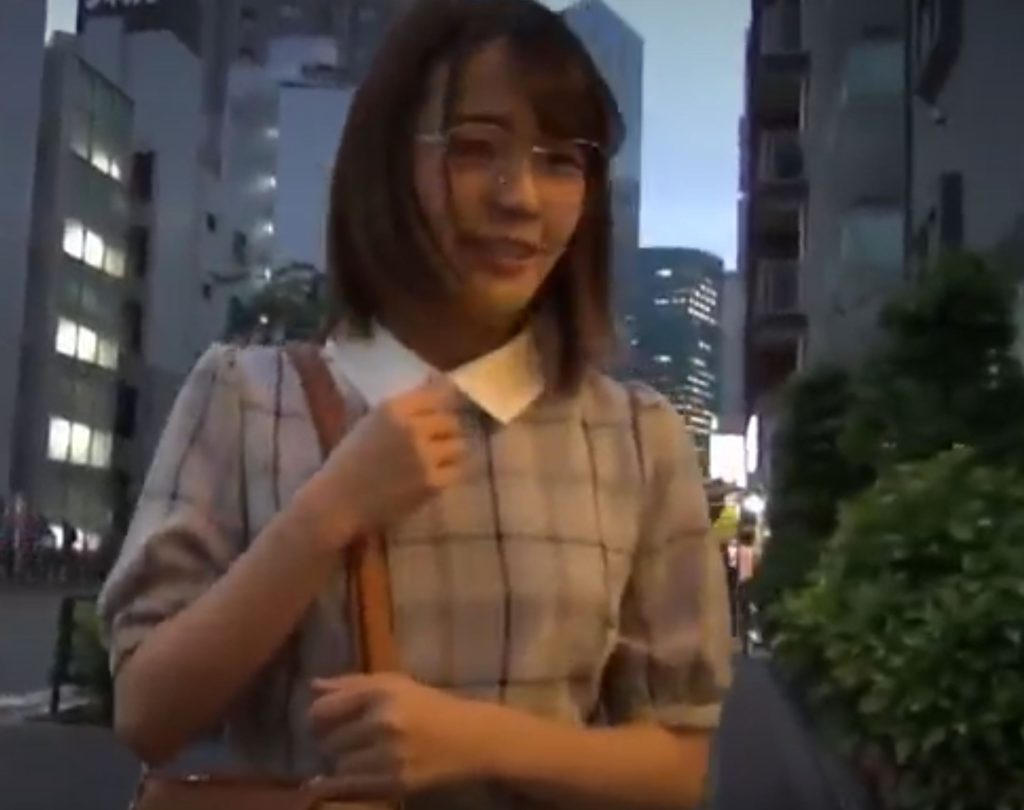 『上手にデキるかな…』真面目そぉなメガネお姉さん非モテ童貞男子の筆おろしオファー♡チンポ露出にメス発動でうっとりご奉仕