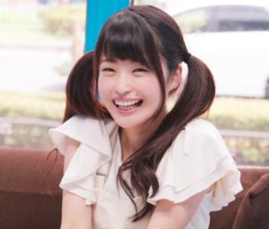 《素人ナンパ》ツインテール貧乳JDが痴女の香りがするビッチぶり♡デカチンを咥え込むエロポテンシャルが高すぎなロリ系お姉さん