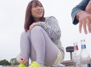 （素人ナンパ企画）密室だったはずなのに…全裸露出の公開SEX～ギャラリー多数の本番まな板ショーで女子アナ志望のJDを即ハメ姦