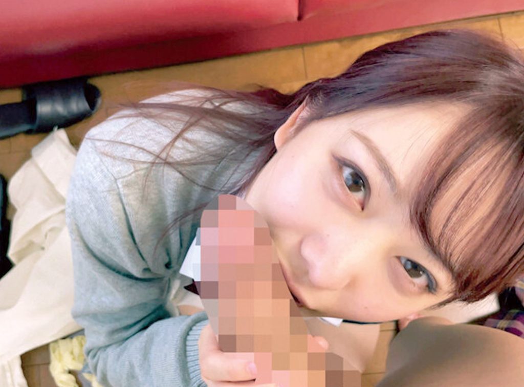 生足ミニスカで絶対領域露出のスレンダー美乳の制服JK「おっきいの…好き♡」可愛い顔して超絶ドスケベ♡巨根LOVEのロリ少女