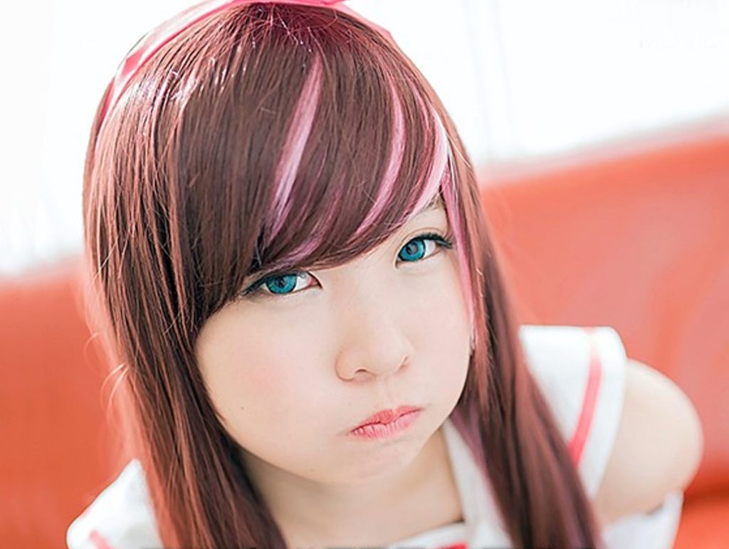 キュートなアニメ声と美乳おっぱい露出のコスで思春期チンポを翻弄する…ハイスペックなAVアイドル美少女と淫行即ハメ姦♡