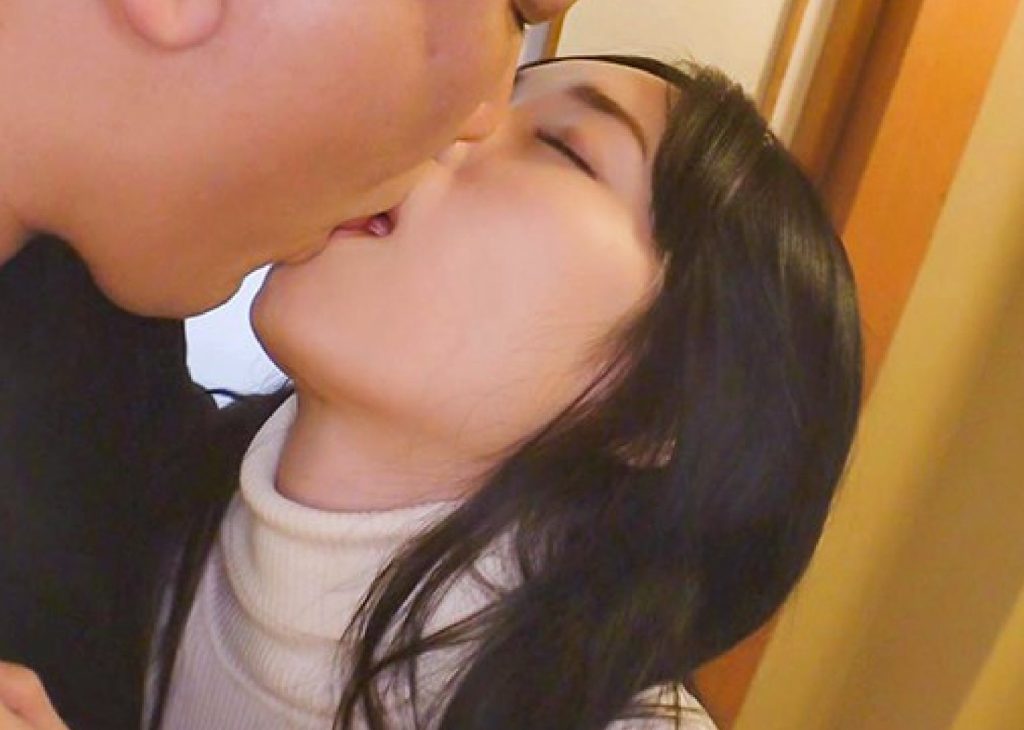 黒髪ロングの清楚系～上玉すぎる奇跡の可愛い美人妻と温泉ハメ旅♡子供を置いてデカチンNTR不倫にハマる不貞な三十路主婦♡