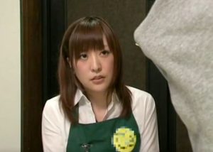 え…あ…凄っ♡古本出張買い取りサービスでエロ本査定中の可愛いお姉さんに勃起チンポ見せつけのセクハラ痴漢でなし崩し即ハメ姦