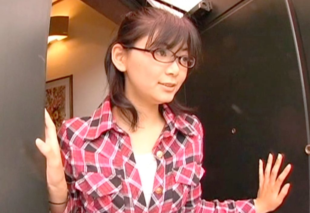 不倫相手の家に突撃…ダンナに睡眠導入剤を盛って娘共々セクハラ痴漢で寝取り即ハメ＆親子丼画策の絶倫チンポで鬼畜な凶行♡