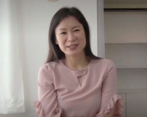 私っもぉ…おばさんですよw♡フェロモンだだ漏れで白い肌~五十路熟女がEカップの自慢のおっぱい露出でNTR不倫を覚悟のAV出演